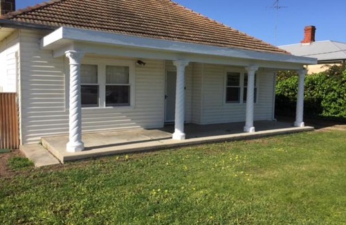 Naracoorte House | Smith Street Cottage Naracoorte