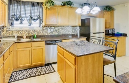 Read Boulevard West House | Smoke free Beautiful home close to down town, bus route with off street parking.
