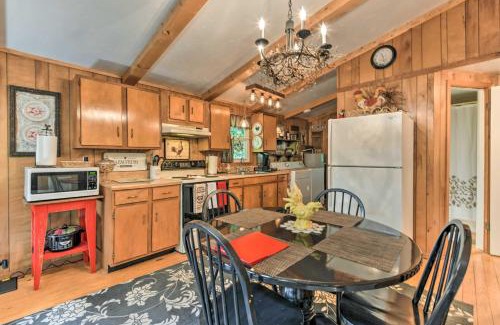 Franklin House | Smoky Mountain Cottage with Lanai and Mtn Views