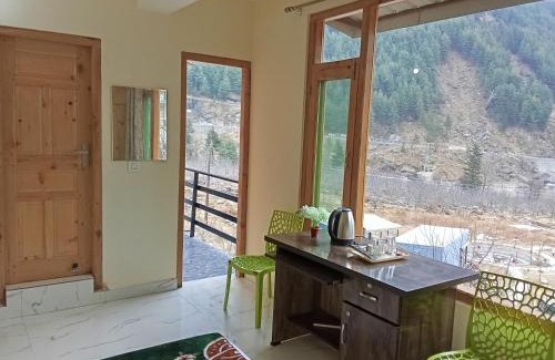 Burwa Hotel | Snow View