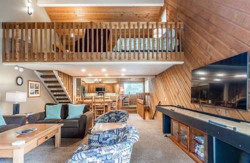 Mammoth Lakes Condo | Snowcreek Phase ONE #61 - 3 Bedroom + Loft, 3 Bathroom, Sleeps 10. Mountain Views