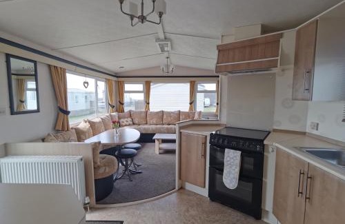 Llwyngwril Ski Chalet | Snowdonia Holiday Sea Beach and Mountains view