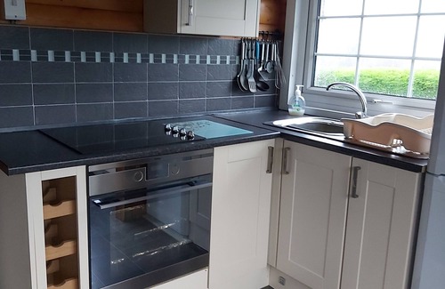 Bronaber Cabin | SNOWDONIA LOG CABIN RETREAT. 4/6 BERTH FAMILY/PET FRIENDLY. MOUNTAIN VIEWS