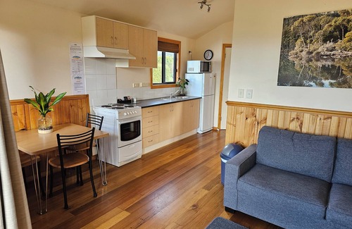Snug RV Rental | Snug Beach Cabin And Caravan Park