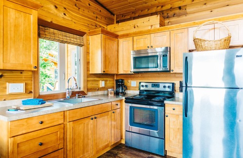 Friday Harbor Hotel | Snug Harbor Resort and Marina - One Bedroom Waterfront Suite