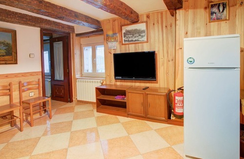 Montemayor de Pililla Villa | Snug Holiday Home in Valladolid with Private Pool