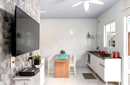 Meia Praia House | Solar Analuz, Casa de Férias na Cidade de Navegantes 300m da Praia