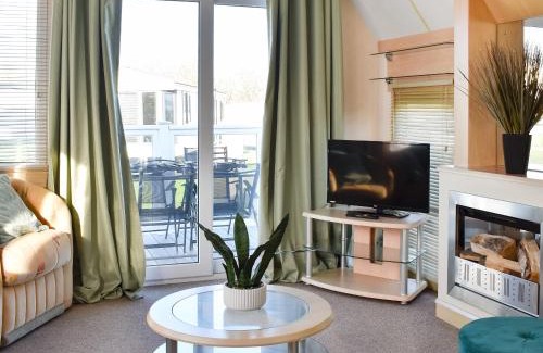 Cowes House | Solent Village 13-Uk44072