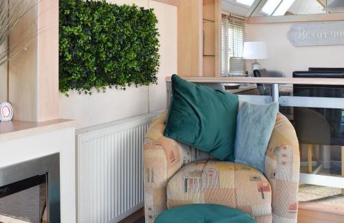 Cowes House | Solent Village 13-Uk44072