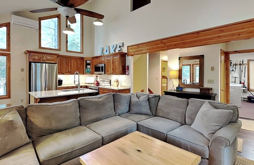 Oakland House | Somewhere | Great Views, Boat Dock, Fire Pit