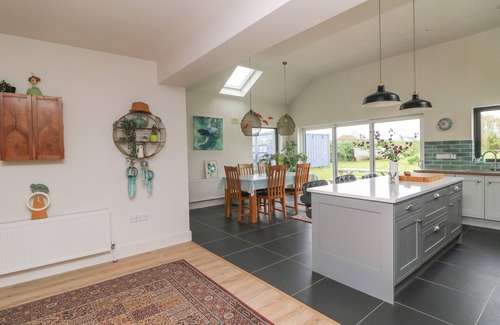 Fethard on Sea Cottage | SONAS, pet friendly, with open fire in Fethard-On-Sea, County Wexford