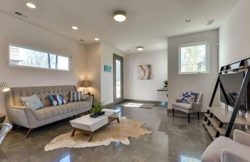 Chestnut Hill House | Songbird Suite AB