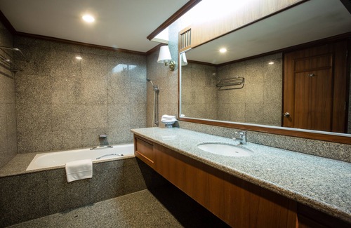 Suphan Buri Hotel | Songphanburi Hotel