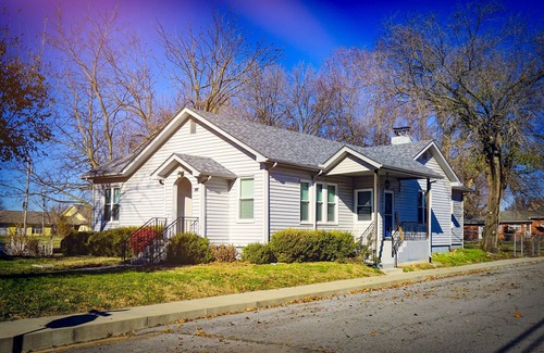 Powell House | Soothing 3-bedroom house with AC in Wheaton