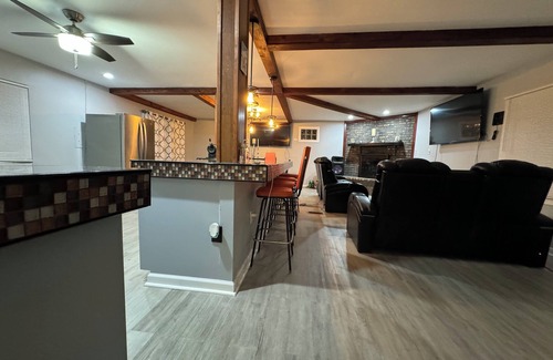 Richton Park House | Soothing 3-bedroom house with AC in Richton Park