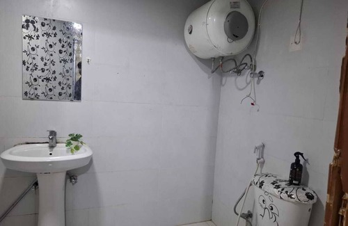 Al Zahiyah Apartment | Soothing apartment with AC in fabulous Abu Dhabi - ROOM ONLY