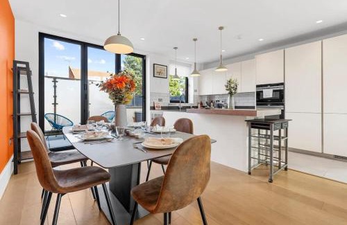 Clapham Apartment | Sophisticated 4-Bedroom House