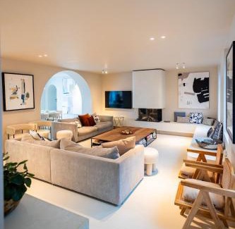 Stalhille House | Souljoy Sanctuary - luxury Holiday design House with 7 rooms, 6 bathrooms for 14 people