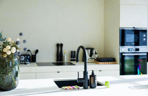 Stalhille House | Souljoy Sanctuary - luxury Holiday design House with 7 rooms, 6 bathrooms for 14 people