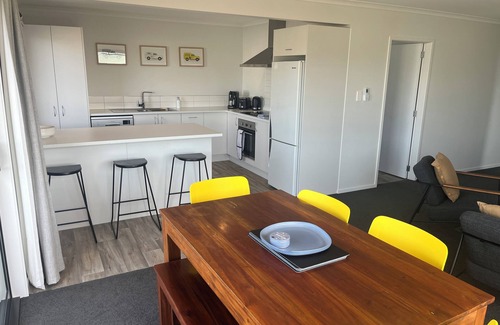 Waitarere Beach House | South End Sanctuary, 250m from forest & beach entrance. Pet Friendly!nn