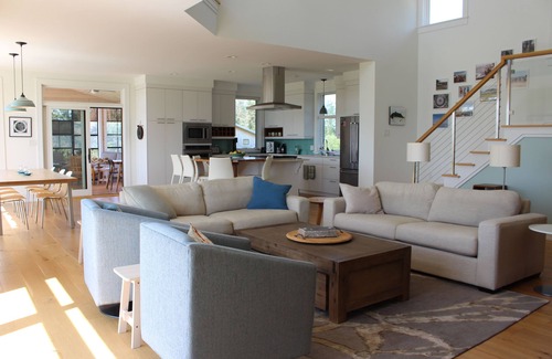 Victoria House | South Shore Bliss- Bright, Spacious Oceanfront Retreat with Private Golf Green