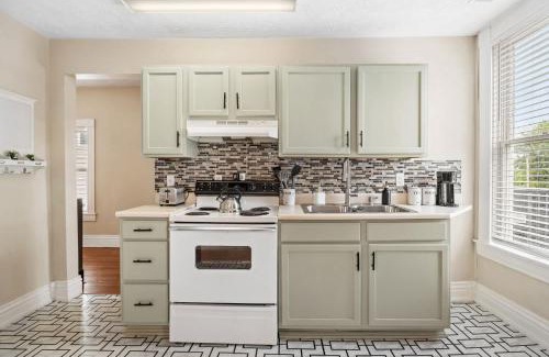 Wilder Park Apartment | Southern Parkway Retreat Near Downtown Louisville