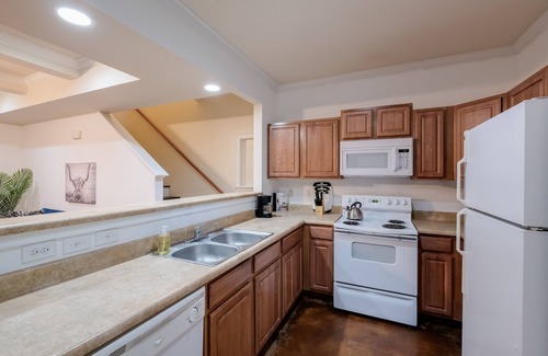 Medical Center District House | SP3 Newly Reno Home 20% OFF! Mins to Medical Center