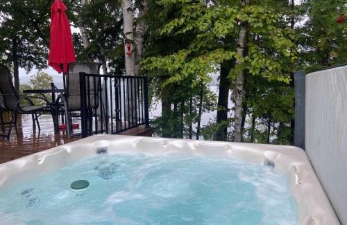 Pohenegamook Ski Chalet | Spa and Lake - Chalet Joy-o