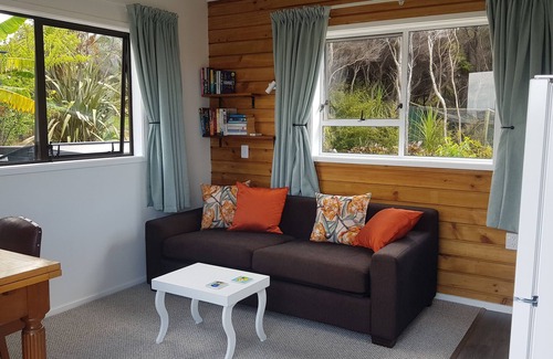 Mangawhai Cottage | SPA POOL, PEACEFUL, PRIVATE SANCTUARY at PLUM TREE COTTAGE