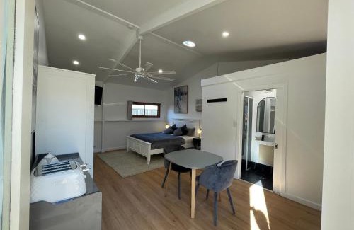 Glenelg East House | Spa Retreat Glenelg East