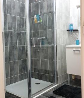 Woippy Apartment | Spacieux - 4 pers' - Balcon - 2 lits - Parking