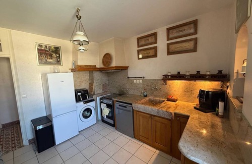 Amelie-les-Bains-Palalda Apartment | Spacious A/C F4, terrace, garage for 8, city-center Amélie-les-Bains