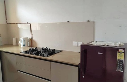 Thane West Apartment | Spacious 1BHK Hiranandani Estate