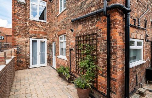 Barton-upon-Humber House | Spacious 2 Bedroom Home in Barton-upon-Humber