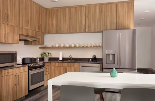 Park City Condo | Spacious 2 Bedroom End Unit | Heated Pool | Hot Tub | Balcony | Walk to Lifts