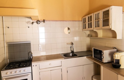 Lagos House | Spacious 2-bedroom Family Cottage with Shared Pool