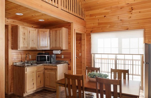 Bethlehem Cabin | Spacious 2-Bedroom Log Cabin with Loft