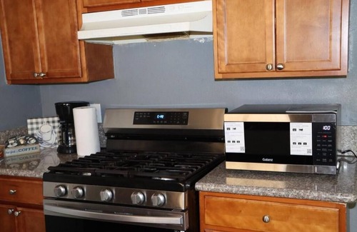 San Jacinto Apartment | Spacious 2-Bedroom Retreat in San Jacinto; Sleeps 6, AC & Pet-Friendly