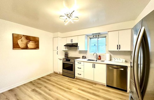 Milliken Villa | Spacious (238 sq meters)5-bedroom villa in fabulous Toronto with free parking