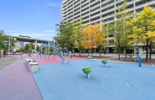 Fort York Apartment | Spacious 2BR - Pool Gym Sauna Hot Tub Free Parking