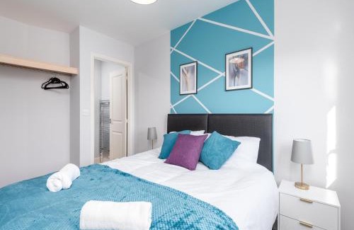 Ashford House | Spacious 3 Bed House For 5- City Central - Free Parking
