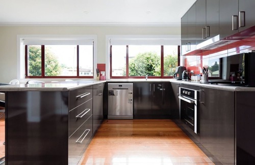 Newstead Apartment | Spacious 3-Bed, Mins from City Centre