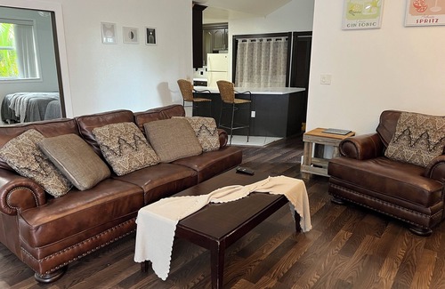 Central Oakland Park Apartment | Spacious 3-bedroom with AC and WiFi in brilliant Fort Lauderdale