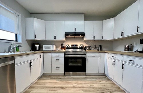 Prince Rupert House | Spacious 3 bedroom/2 baths s/s duplex, newly renovated, new furniture! 🏠🛌🛀☕️