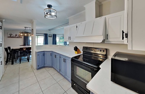 Put-in-Bay House | Spacious 3 Bedroom 2 Bath Home - Island Club Development - Sleeps 12 - IC109