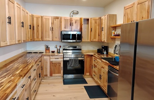 Ketchikan Apartment | Spacious 3-bedroom apartment on the water in Ketchikan: Tongass Narrows
