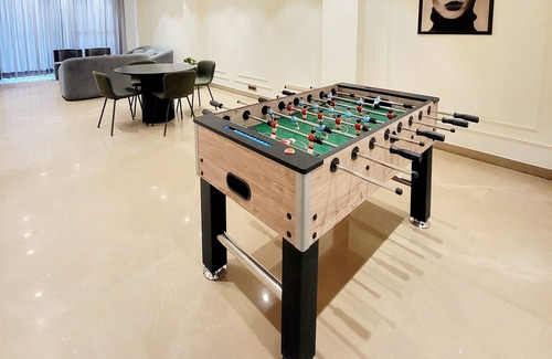 Gurugram Apartment | Spacious 3-bedroom apartment with WiFi, AC in brilliant Gurugram