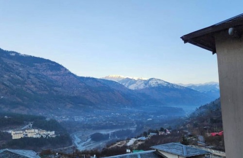 Mohal Apartment | Spacious 3-bedroom corporate apartment in pleasant Kais with WiFi