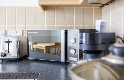 Langley Marish Apartment | Spacious 3 Bedroom Home - Near Heathrow/Windsor