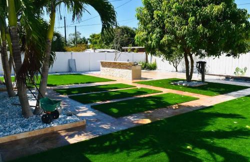 Pompano Beach House | Spacious 3 BR Gem Near Beach Sleeps 10 Pompano Beach